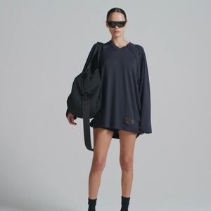 NikeSKIMS AiryWomen's Oversized V-Neck Long-Sleeve Top Size SMALL